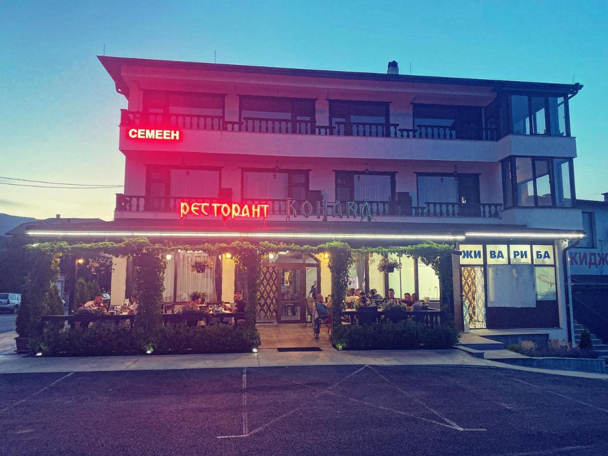 Семеен Хотел Конака Asenovgrad Exterior photo